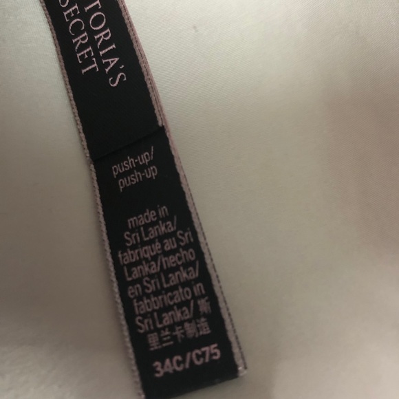 Bundle of Victoria secret bras - Picture 7 of 8